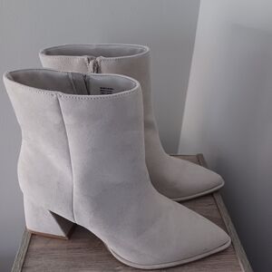 Sonoma Orena Stone Block Heel Boots Beige Sz 9.5